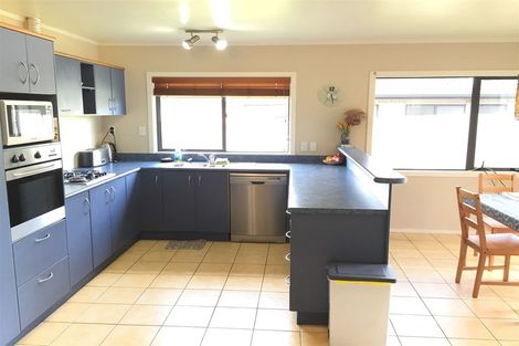 Photo of property in 180 Kilkenny Drive, East Tamaki Heights, Auckland, 2016