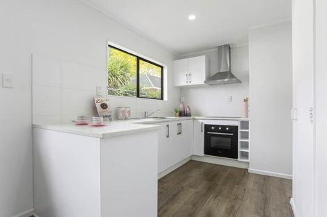 Photo of property in 2/58 Clevedon Road, Papakura, 2110