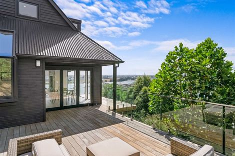 Photo of property in 19 Osmond Lane, Mount Pleasant, Christchurch, 8081