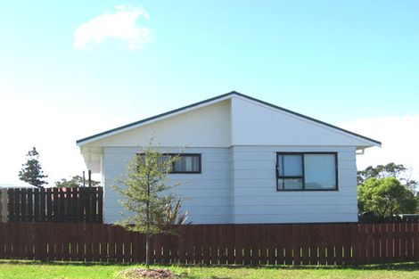 Photo of property in 2 Kinvig Place, Ranui, Auckland, 0612