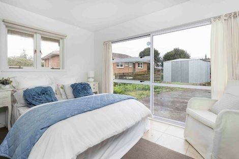 Photo of property in 4 Staveley Avenue, Mount Roskill, Auckland, 1041