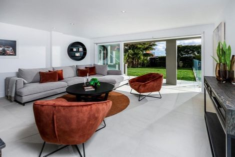 Photo of property in 306 Hurstmere Road, Takapuna, Auckland, 0622