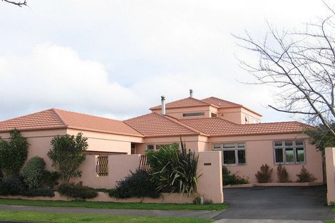 Photo of property in 16 Phoenix Avenue, Hokowhitu, Palmerston North, 4410