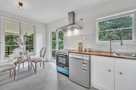 Photo of property in 1/11 Glenfern Road, Mellons Bay, Auckland, 2014