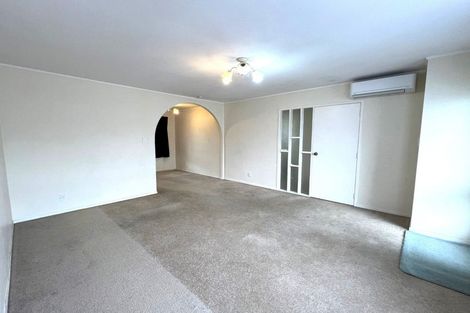 Photo of property in 2/43 Challen Close, Conifer Grove, Takanini, 2112