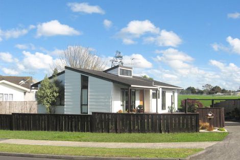 Photo of property in 62 De Quincey Terrace, Highland Park, Auckland, 2010