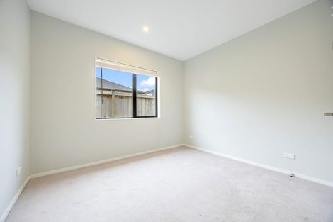 Photo of property in 15 Ropere Street, Kumeu, 0810