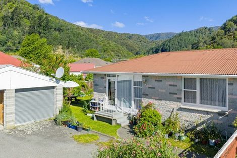 Photo of property in Claredon Court, 46d York Street, Picton, 7220