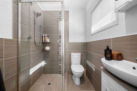 Photo of property in 32b Takutai Avenue, Bucklands Beach, Auckland, 2012