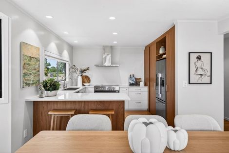 Photo of property in 2/10 Sylvan Park Avenue, Milford, Auckland, 0620