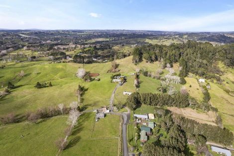 Photo of property in 107 Cemetery Road, Wainui, 0992