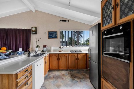 Photo of property in 376 South Road, Omata, New Plymouth, 4374