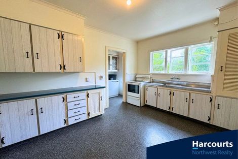 Photo of property in 86 Tawa Road, Kumeu, 0891