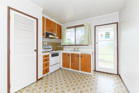 Photo of property in 2/558 Swanson Road, Ranui, Auckland, 0612