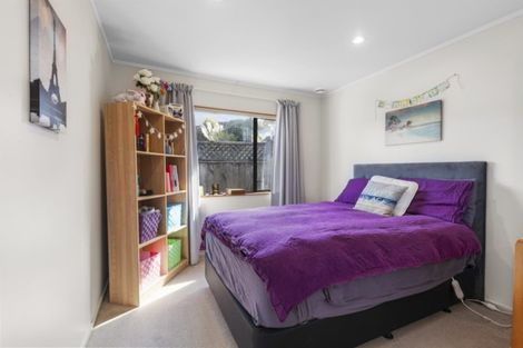 Photo of property in 8a Pekanga Road, Normandale, Lower Hutt, 5010