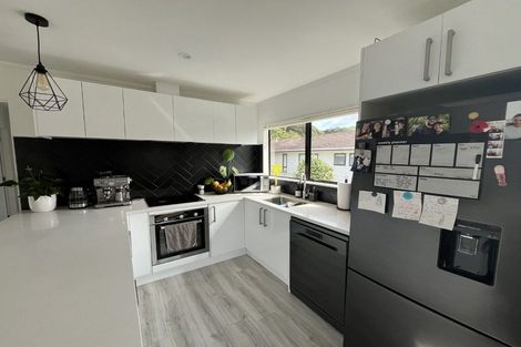 Photo of property in 58 Albatross Close, Whitby, Porirua, 5024