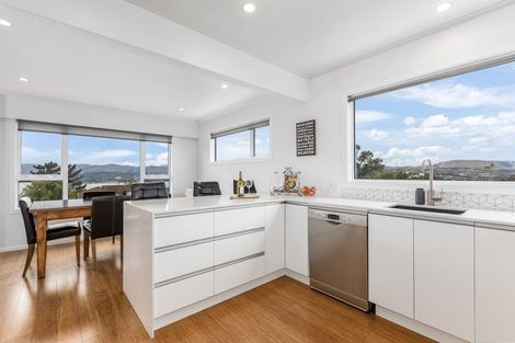 Photo of property in 118 Kahu Road, Paremata, Porirua, 5024