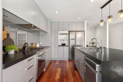 Photo of property in 112a Wairakei Road, Bryndwr, Christchurch, 8052