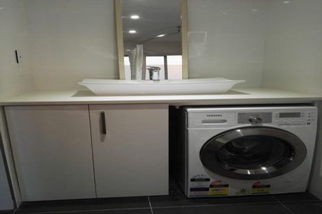 Photo of property in 2/7 Alston Avenue, Kelston, Auckland, 0602