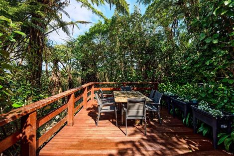 Photo of property in 21 Arahiwi Grove, Tirohanga, Lower Hutt, 5010