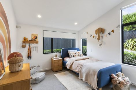 Photo of property in 25a Barron Drive, Green Bay, Auckland, 0604