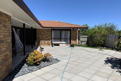 Photo of property in 19 Golfland Drive, Golflands, Auckland, 2013