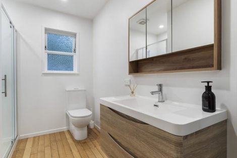 Photo of property in 1/420 Beach Road, Mairangi Bay, Auckland, 0630