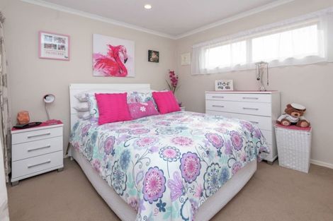 Photo of property in 2/42 Mccahill Views, Botany Downs, Auckland, 2010