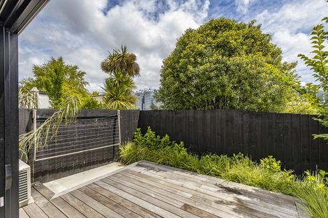 Photo of property in 4/63 Waltham Road, Sydenham, Christchurch, 8023