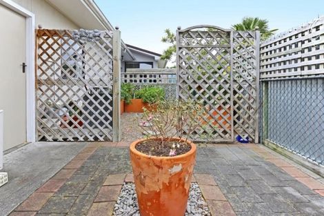 Photo of property in 2/409 Southland Road, Hastings, 4122