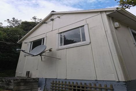 Photo of property in 88 Newlands Road, Newlands, Wellington, 6037