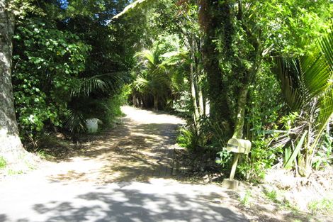 Photo of property in 568 Scenic Drive, Waiatarua, Auckland, 0612