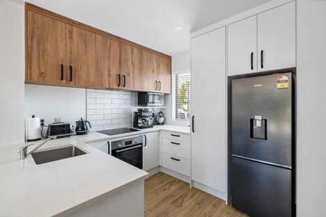 Photo of property in 5/13 Windy Ridge Road, Glenfield, Auckland, 0629