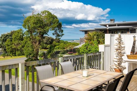 Photo of property in 6 Wellwood Terrace, Te Awanga, 4102