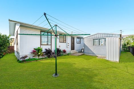 Photo of property in 1b Bamboo Grove, Kelston, Auckland, 0602