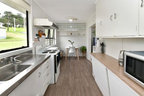 Photo of property in 30 Downer Street, Helensville, 0800