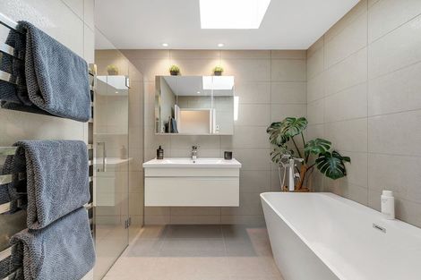 Photo of property in 12 Dowling Grove, Silverstream, Upper Hutt, 5019