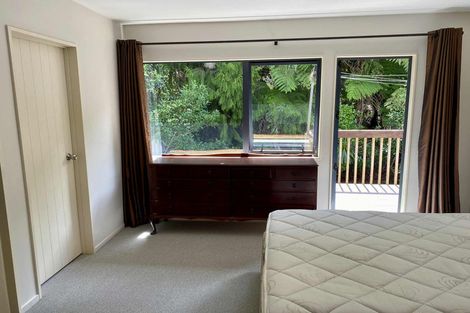 Photo of property in 13 Springwater Vale, Unsworth Heights, Auckland, 0632