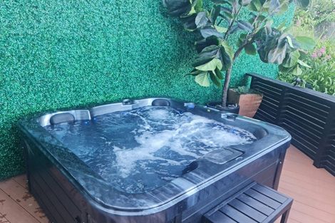 Photo of property in 114 The Esplanade, Houghton Bay, Wellington, 6023