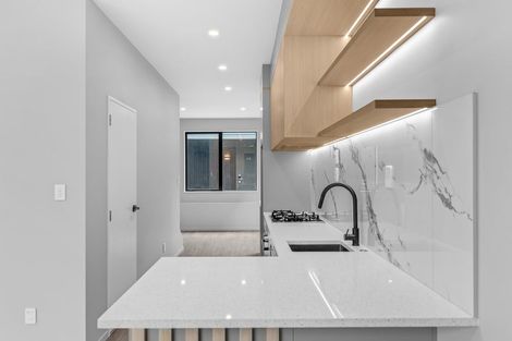 Photo of property in 2 Kama Place, Sunnynook, Auckland, 0620