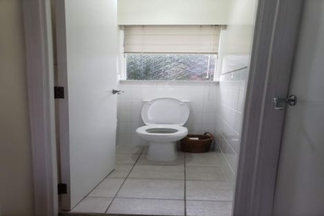 Photo of property in 88 Chivalry Road, Glenfield, Auckland, 0629