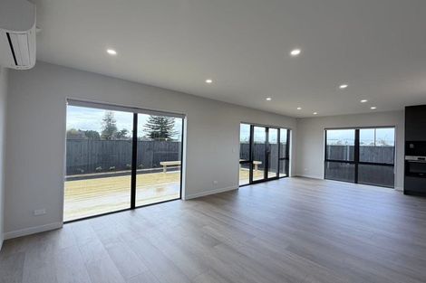 Photo of property in 3 Toporoa Street, Karaka, 2113