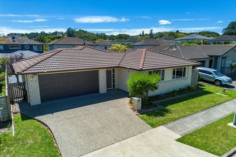 Photo of property in 74 Baverstock Road, Flat Bush, Auckland, 2016