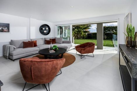 Photo of property in 306 Hurstmere Road, Takapuna, Auckland, 0622