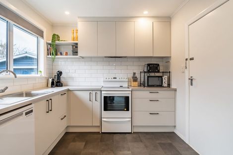 Photo of property in 17 Weka Grove, Elderslea, Upper Hutt, 5018