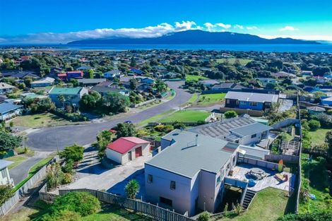 Photo of property in 13 Trig Hill Terrace, Waikanae Beach, Waikanae, 5036
