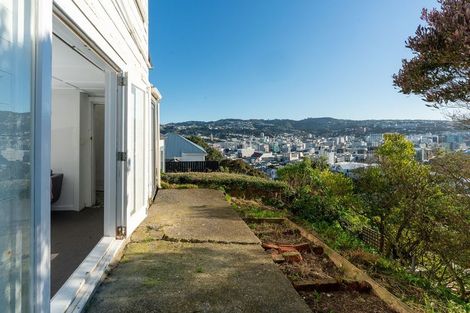 Photo of property in 8 Shannon Street, Mount Victoria, Wellington, 6011