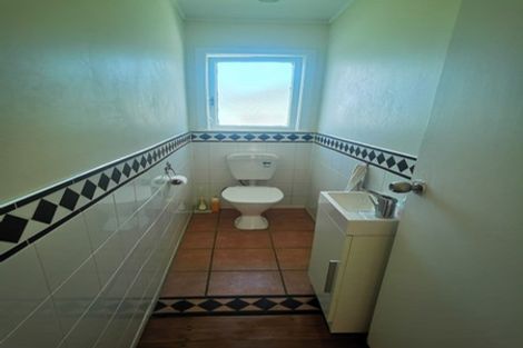 Photo of property in 14 Cron Avenue, Te Atatu South, Auckland, 0610