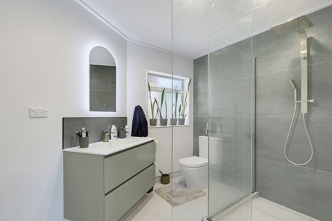Photo of property in 8 Chalmers Close, Orewa, 0931