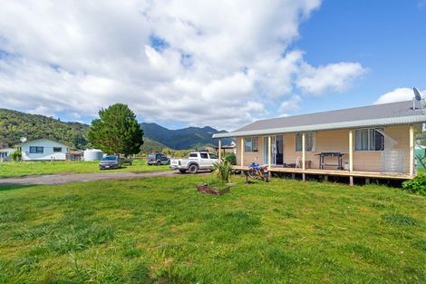 Photo of property in 63 Wharf Road, Hicks Bay, Tikitiki, 4087